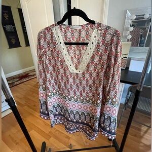 Tunic blouse by Halo in size L. New with tags.